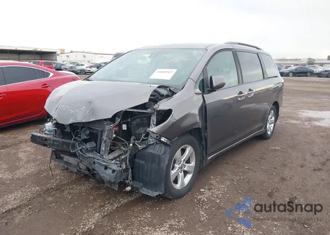 2018 Toyota Sienna Le 8 Passenger из США, поврежденный, VIN 5TDKZ3DC5JS942080